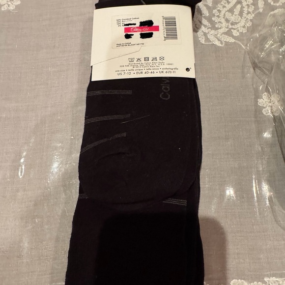 ❤️ NWT FOUR PAIRS OF Calvin Klein women’s Black Socks - Picture 2 of 2